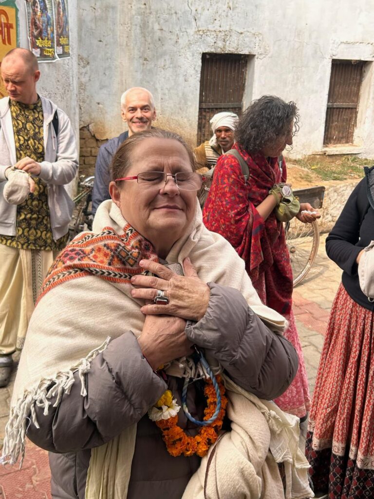 Murti Murti Devi Dasi at Govardhan.